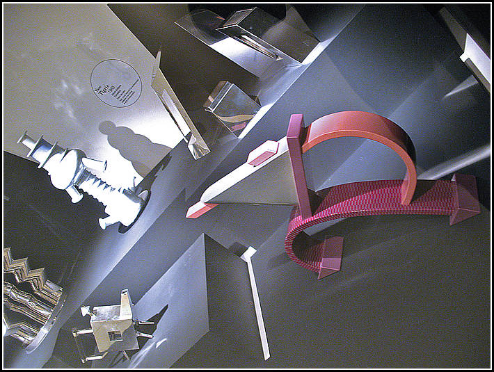 Design contre design Exposition organisée par la RMN Scenographie Hubert Le Gall - Grand Palais (Paris)