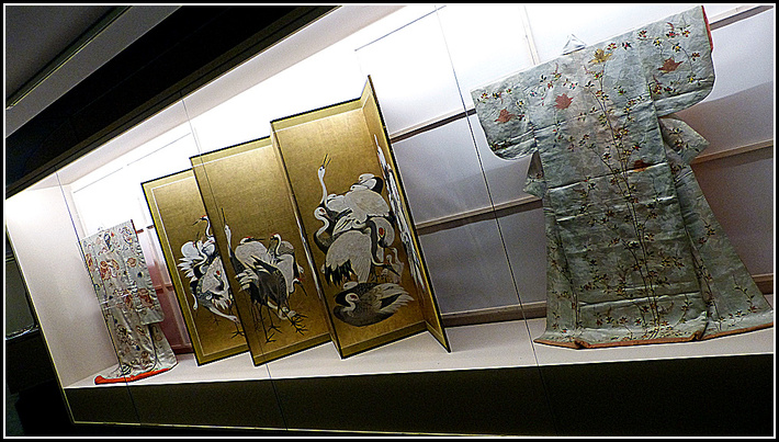 Kimono Au Bonheur des Dames - Musee national des Arts asiatiques (Paris)